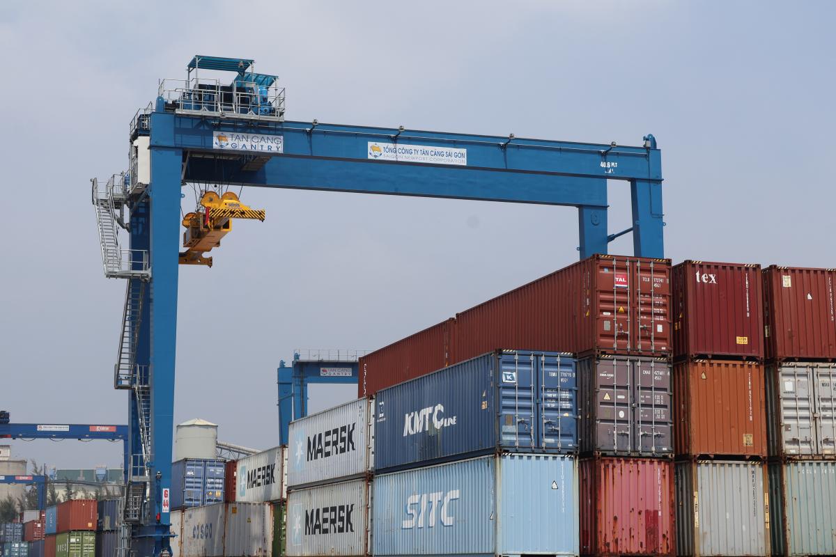 Nâng cao chất lượng trang thiết bị xếp dỡ hiện đại