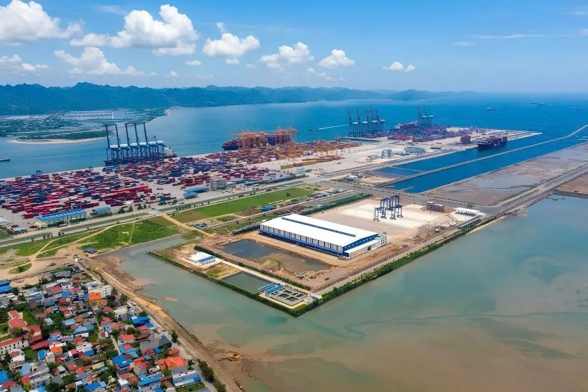 Hạ tầng cảng biển và hệ thống xếp dỡ container phục vụ hoạt động logistics