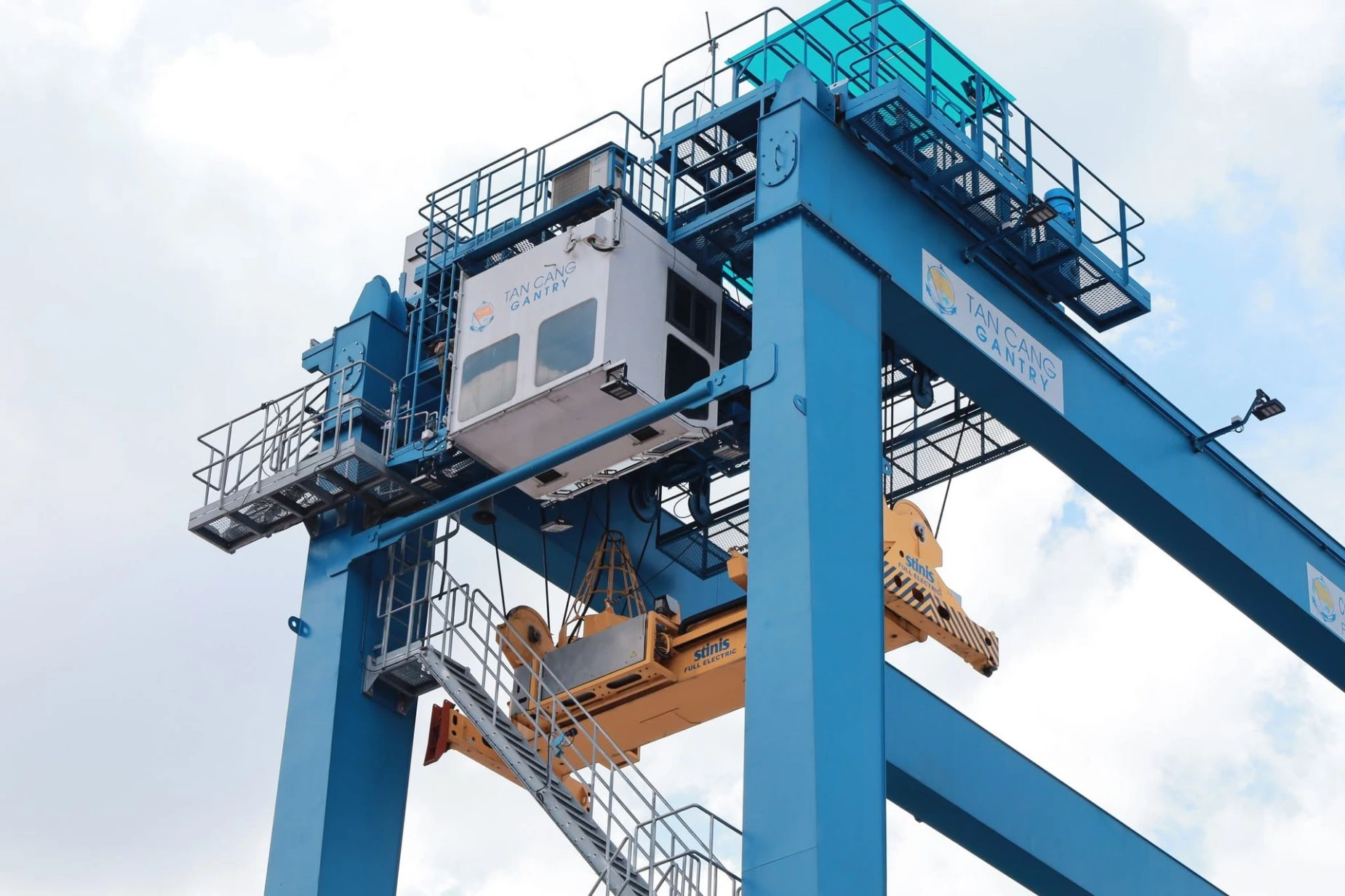 Hoạt động thiết bị cẩu của Công ty Cổ phần Tân Cảng Gantry