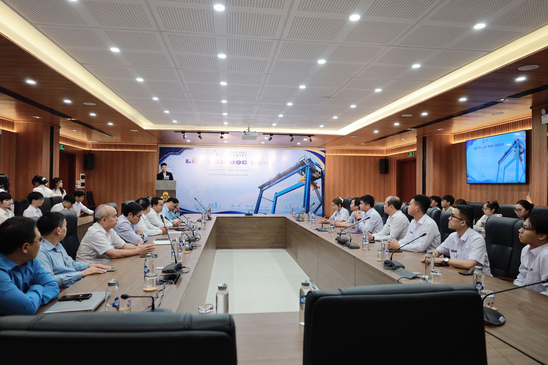 Đại biểu tham dự Lễ trao học bổng Tân Cảng Gantry năm 2026