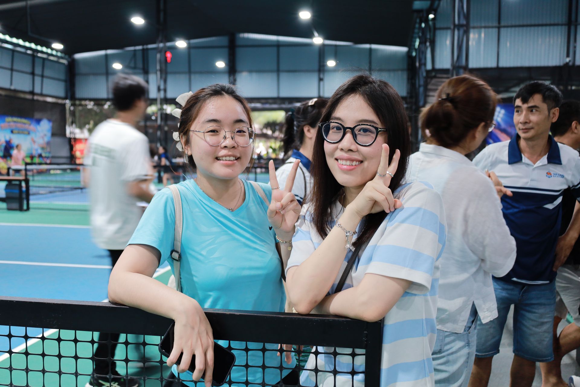 Các cổ động viên cổ vũ tại giải giao lưu Pickleball