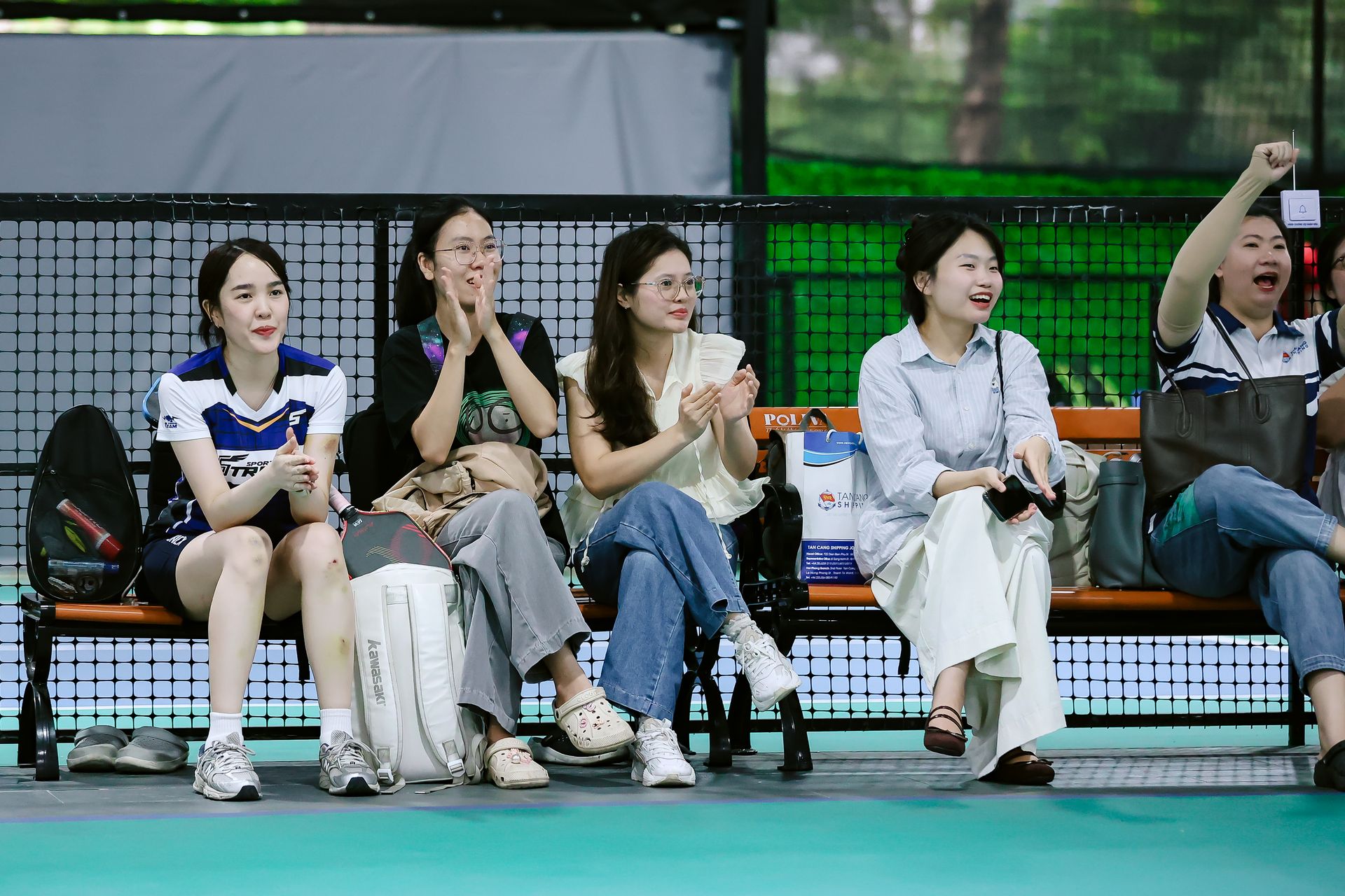 Không khí cổ vũ sôi nổi tại giải giao lưu Pickleball 2026